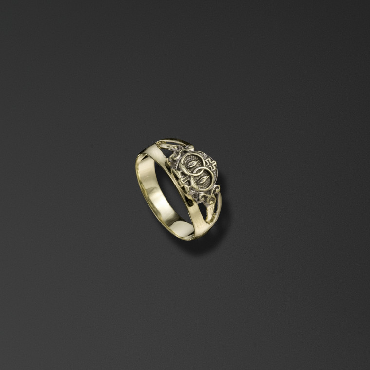 Anello nuziale con corone e luci